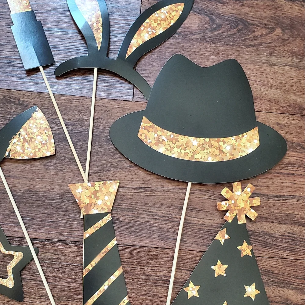 39-Piece Paper Cardstock Photo Booth Props - Mouths & Classic Black & Gold Stick